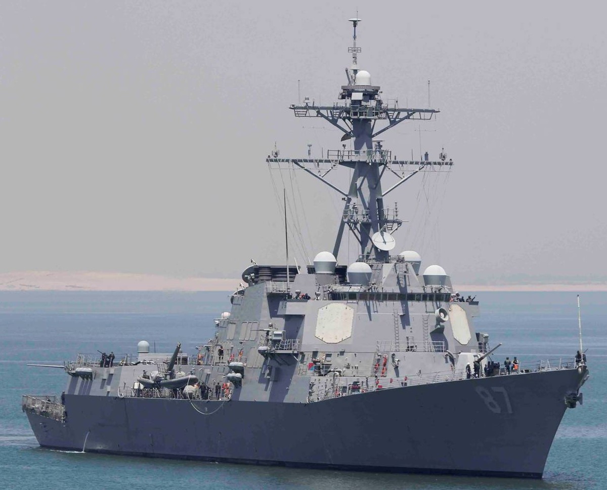 ddg-87 uss mason arleigh burke class guided missile destroyer suez canal 2013