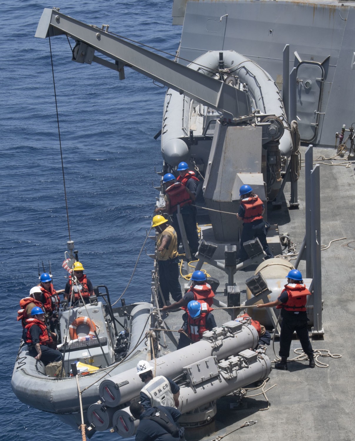 ddg-87 uss mason arleigh burke class guided missile destroyer small boat rhib crane 55