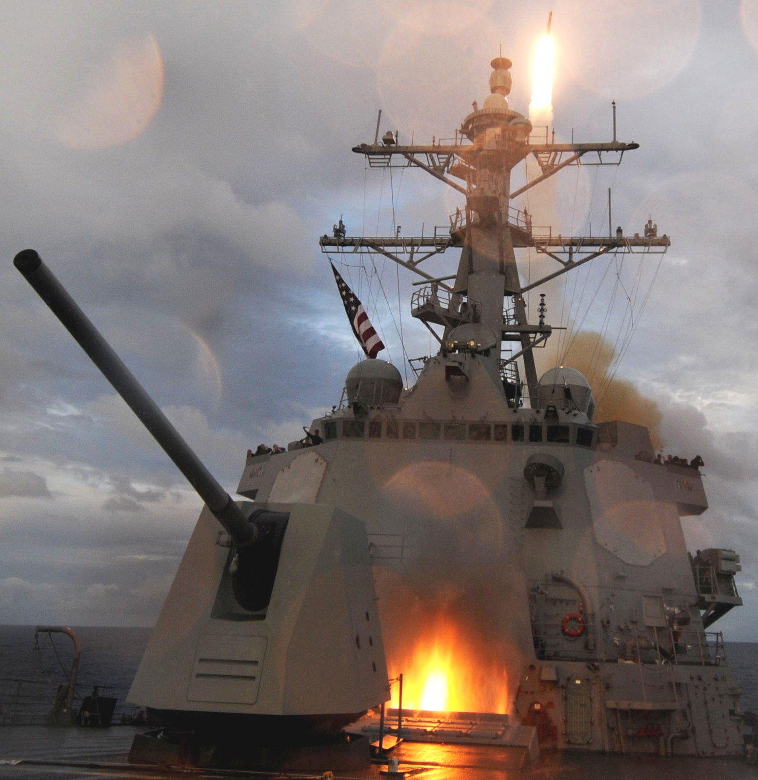 ddg-89 uss mustin arleigh burke class destroyer aegis standard missile sm-2mr 35