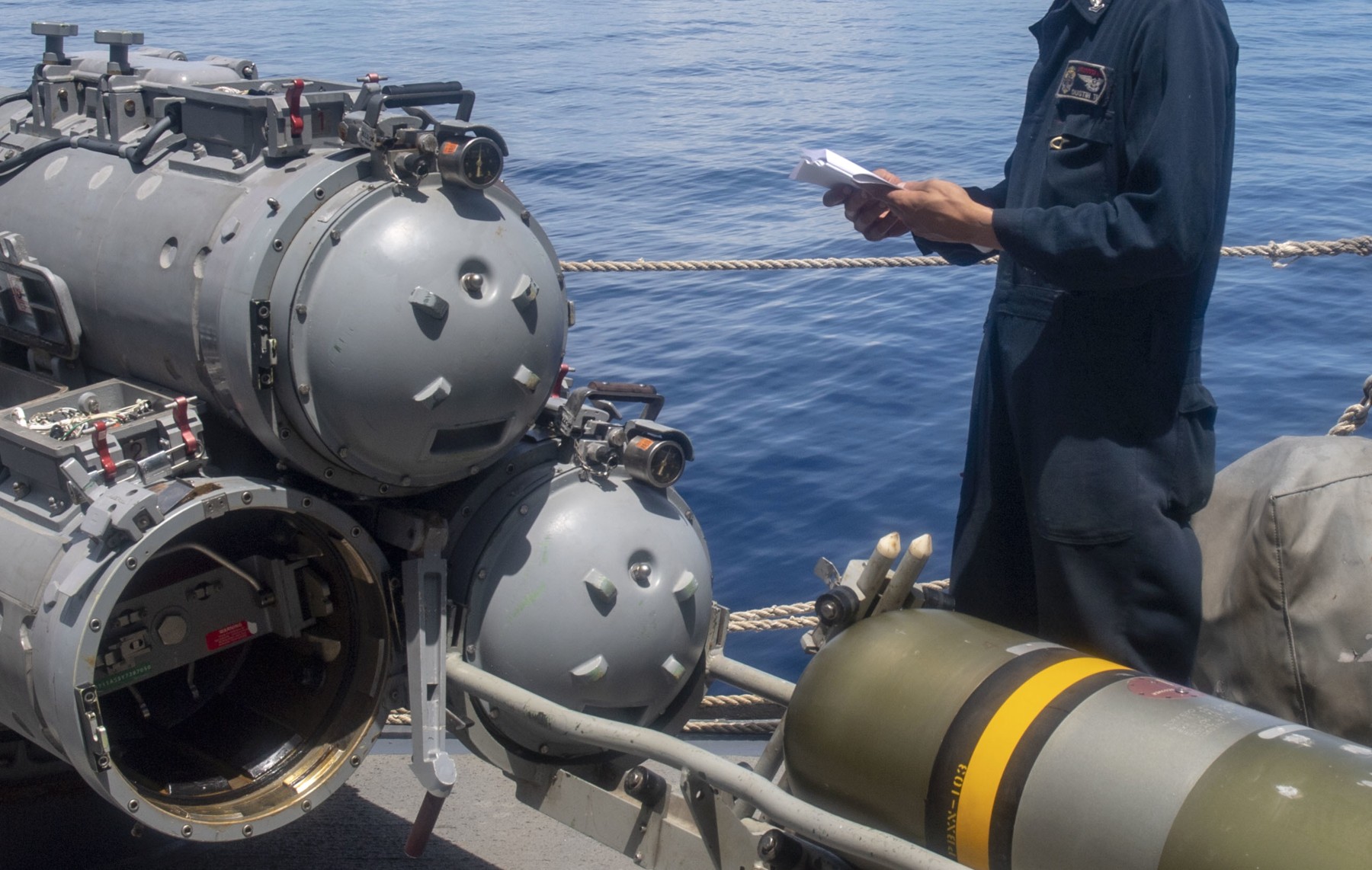 ddg-89 uss mustin arleigh burke class guided missile destroyer aegis mk.32 torpedo tubes 79