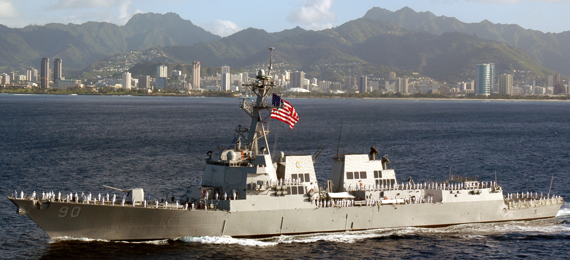 ddg-90 uss chafee arleigh burke class guided missile destroyer arriving pearl harbor hawaii 2003