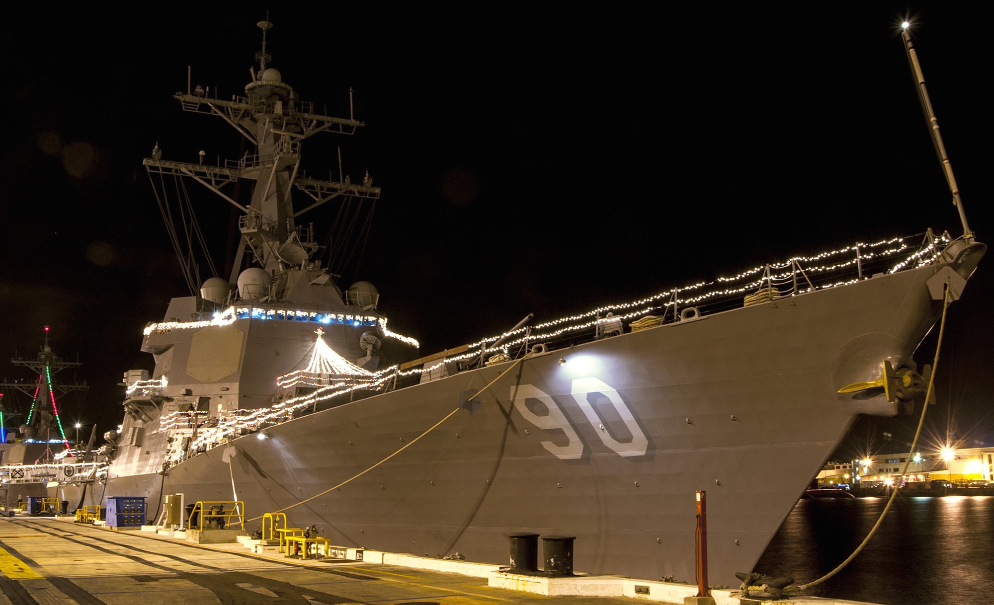 ddg-90 uss chafee arleigh burke class guided missile destroyer christmas 2014 47