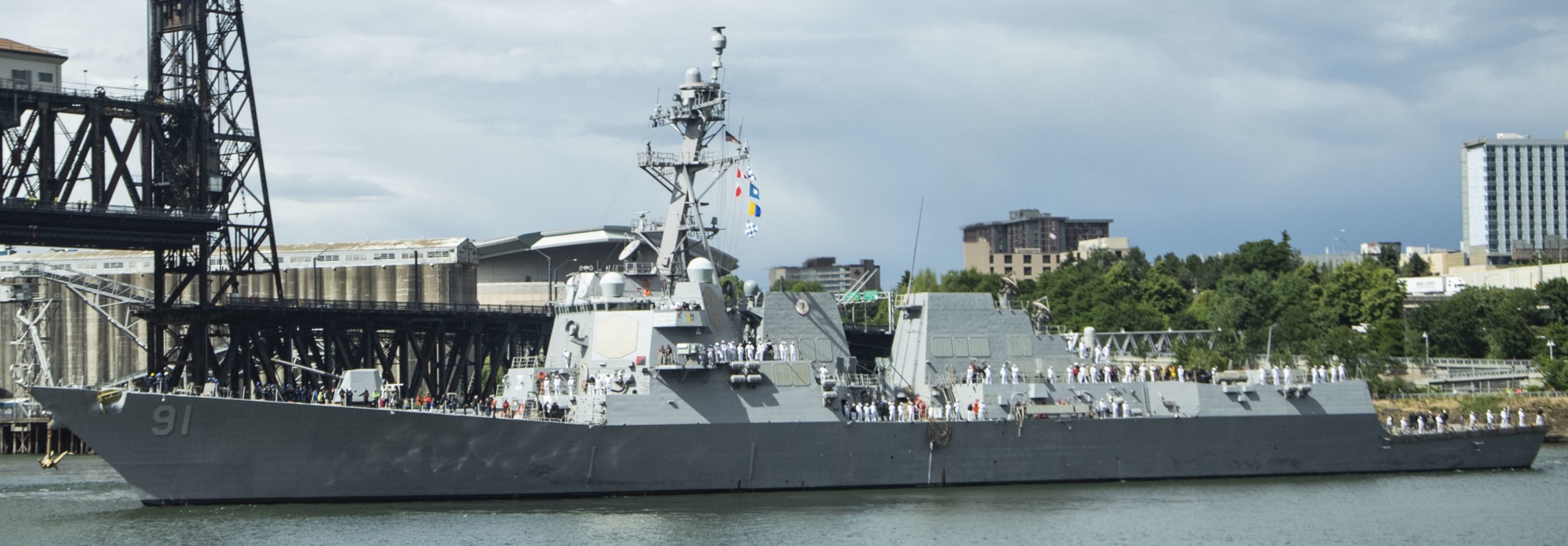 ddg-91 uss pinckney arleigh burke class guided missile destroyer rose festival portland 2019 58