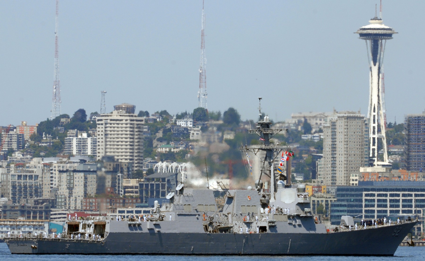 ddg-92 uss momsen arleigh burke class guided missile destroyer seattle washington 2009