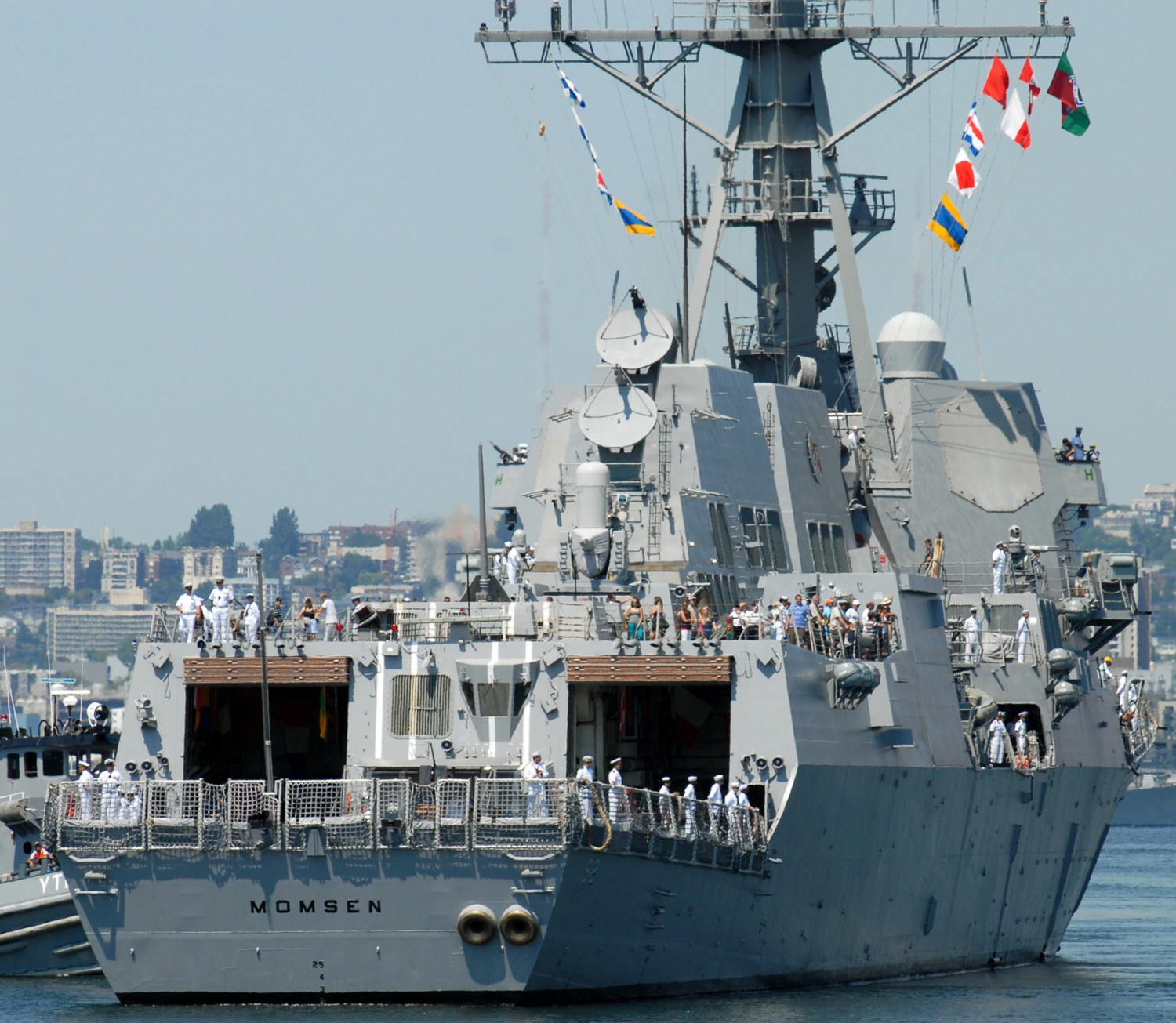 ddg-92 uss momsen arleigh burke class guided missile destroyer seattle seafair fleet week 2009