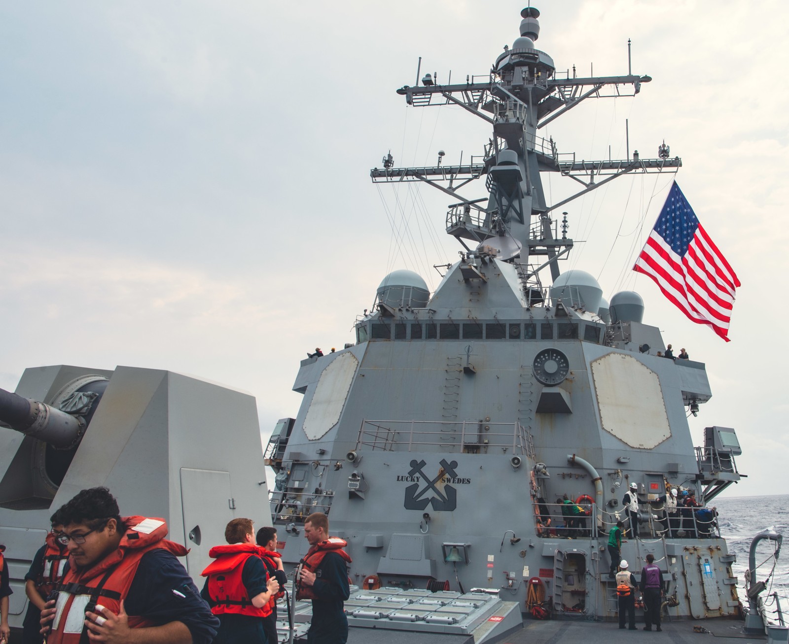 ddg-92 uss momsen arleigh burke class guided missile destroyer south china sea 54