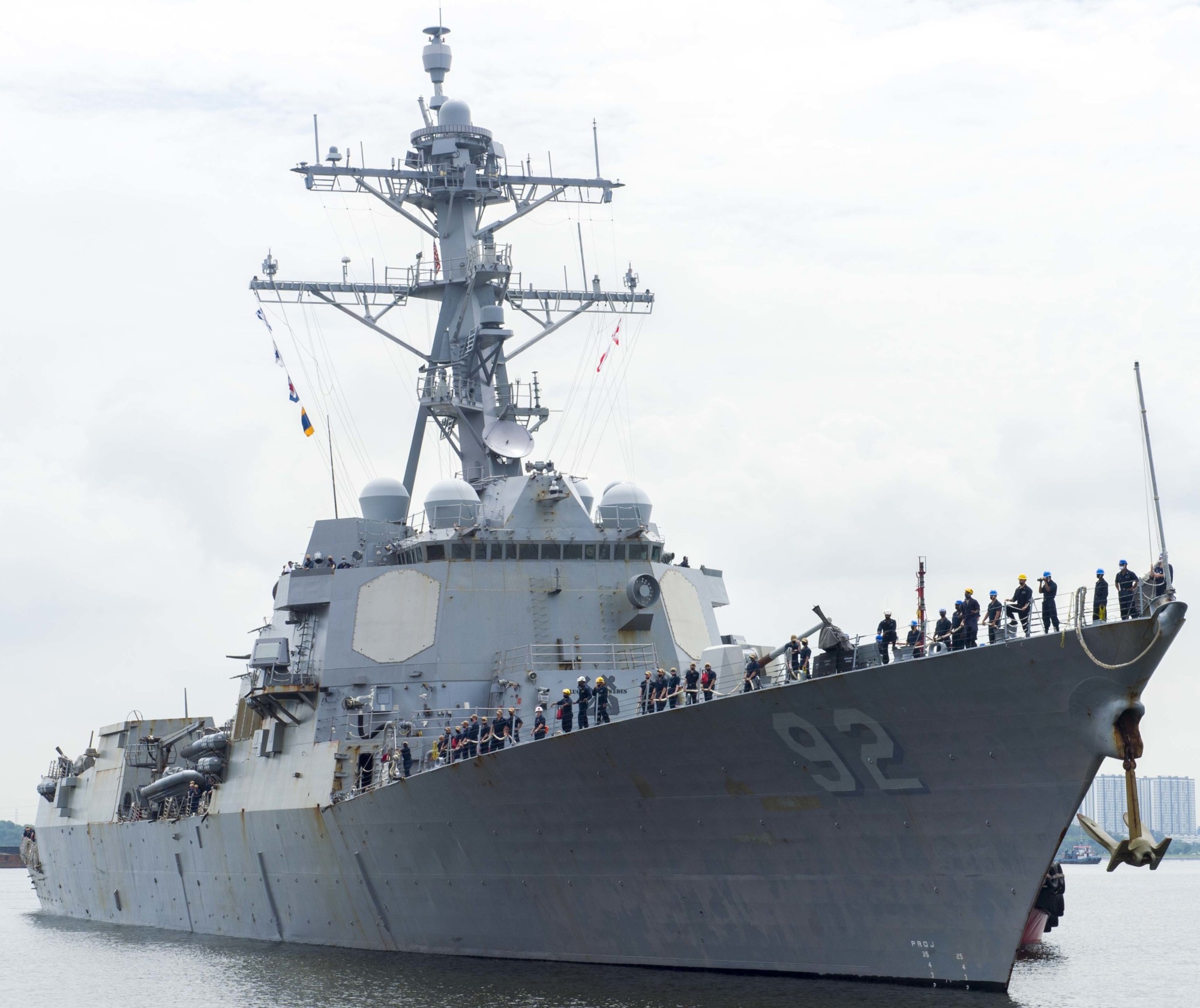 ddg-92 uss momsen arleigh burke class guided missile destroyer singapore 2022