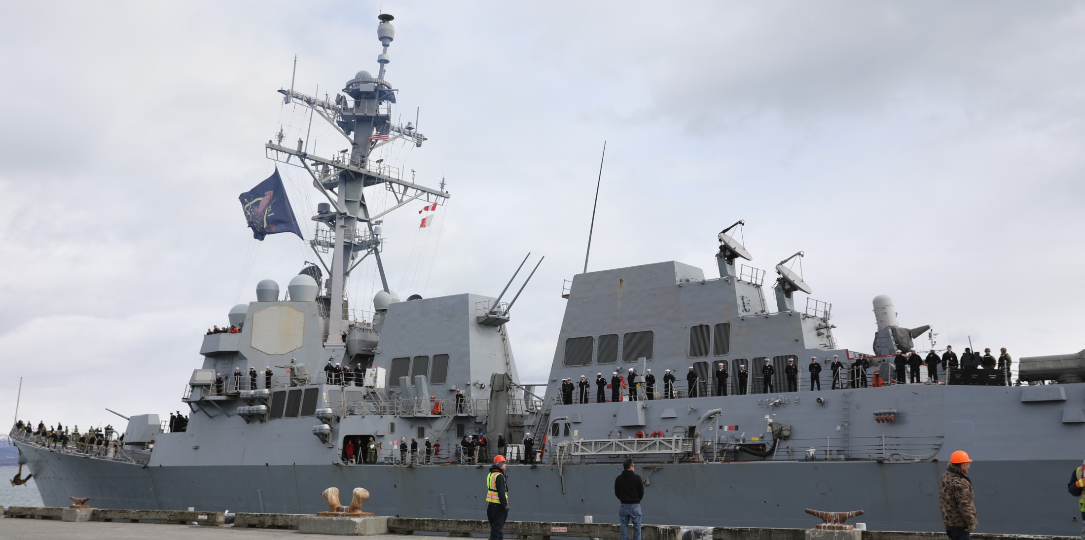 ddg-92 uss momsen arleigh burke class guided missile destroyer 65