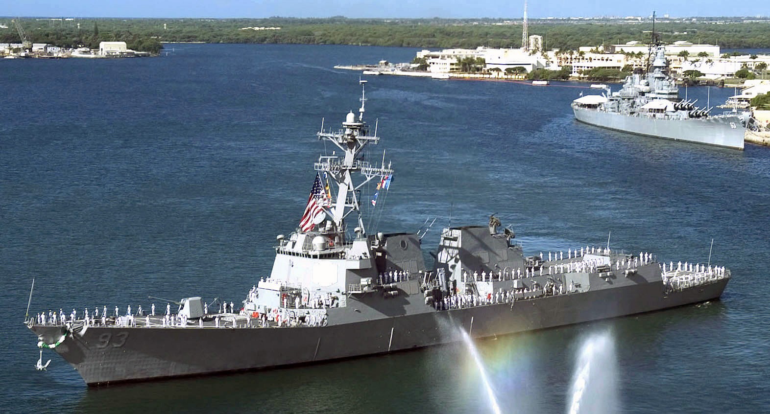 ddg-93 uss chung-hoon arleigh burke class guided missile destroyer arriving pearl harbor hawaii 2004