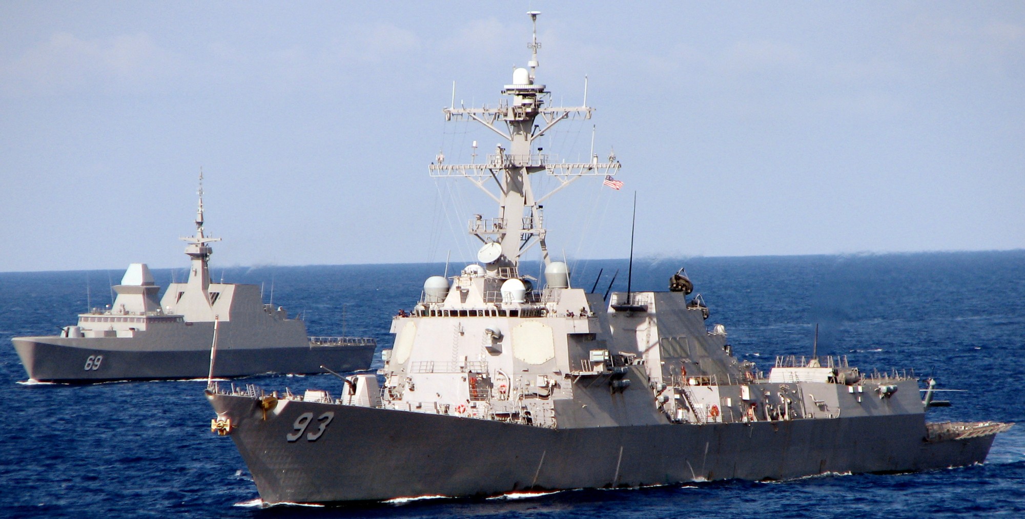 ddg-93 uss chung-hoon arleigh burke class guided missile destroyer exercise carat 2009 singapore