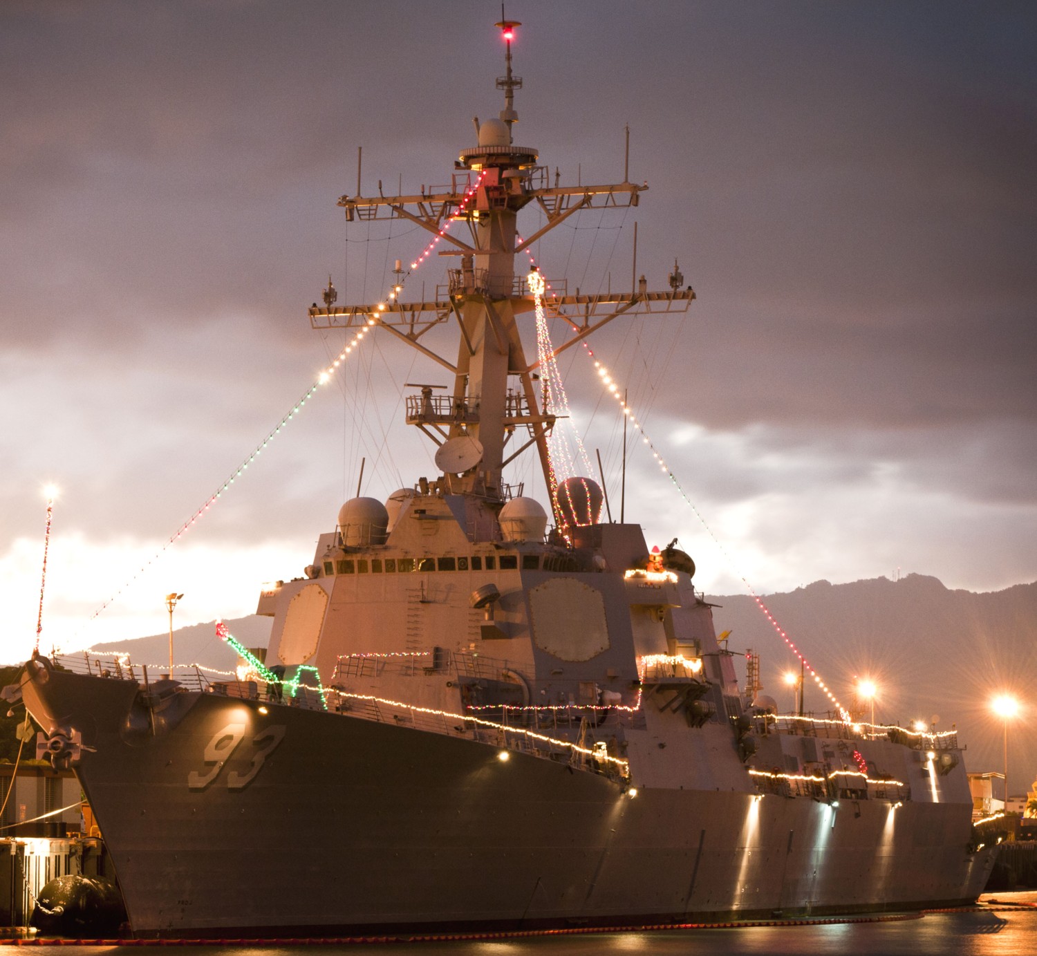 ddg-93 uss chung-hoon arleigh burke class guided missile destroyer christmas 2011 pearl harbor 46