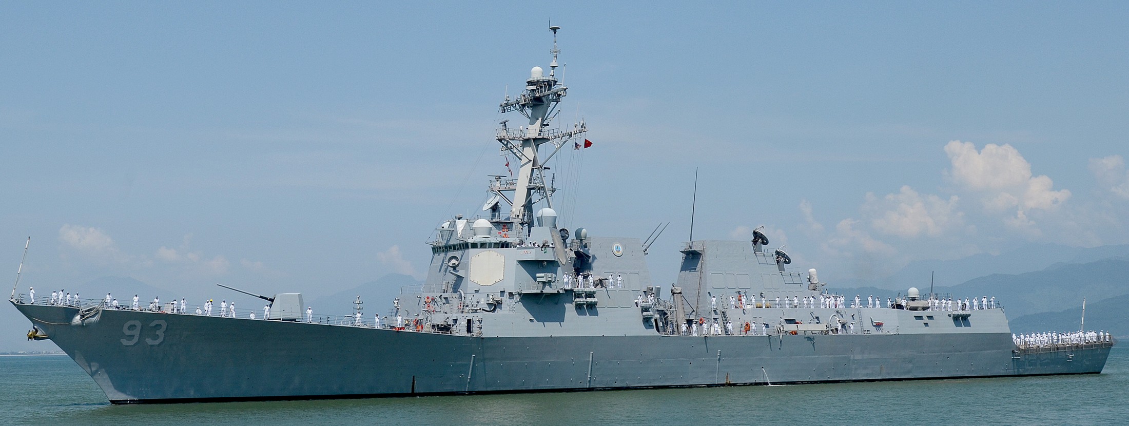 ddg-93 uss chung-hoon arleigh burke class guided missile destroyer da nang vietnam 55