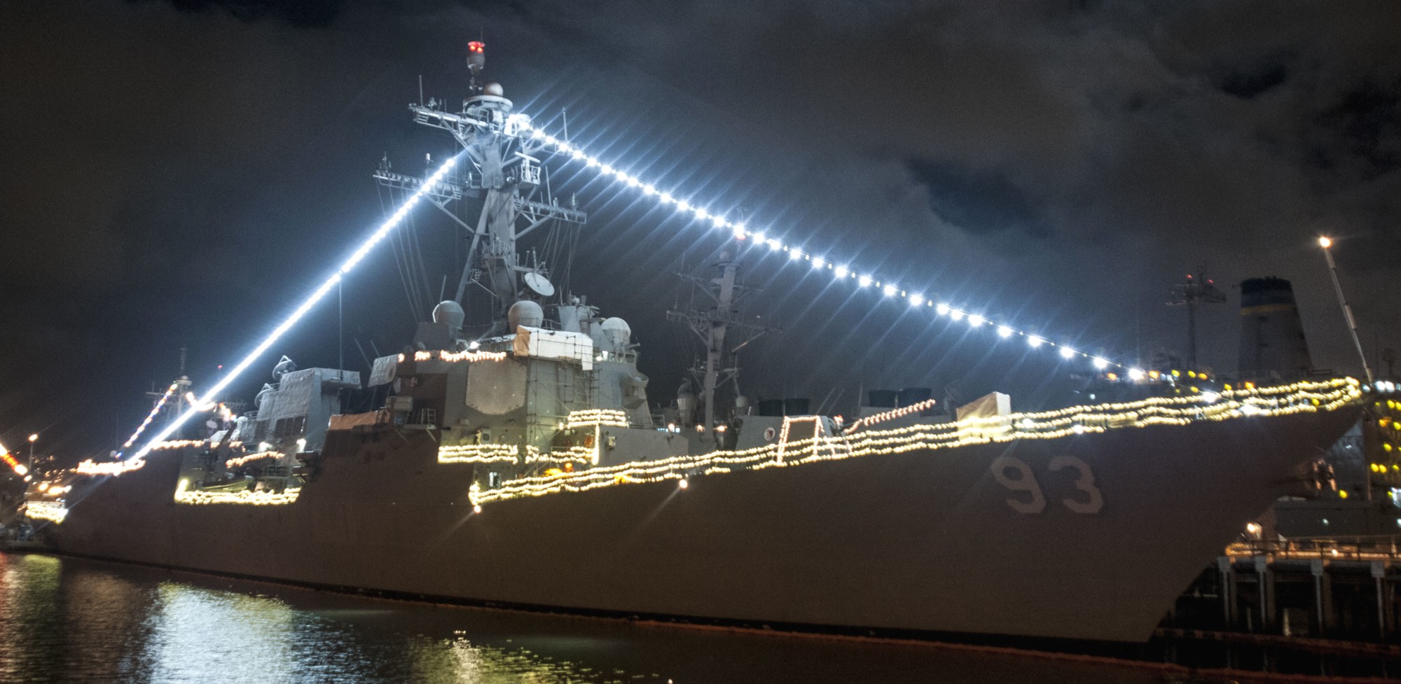 ddg-93 uss chung-hoon arleigh burke class guided missile destroyer christmas 2015 hawaii