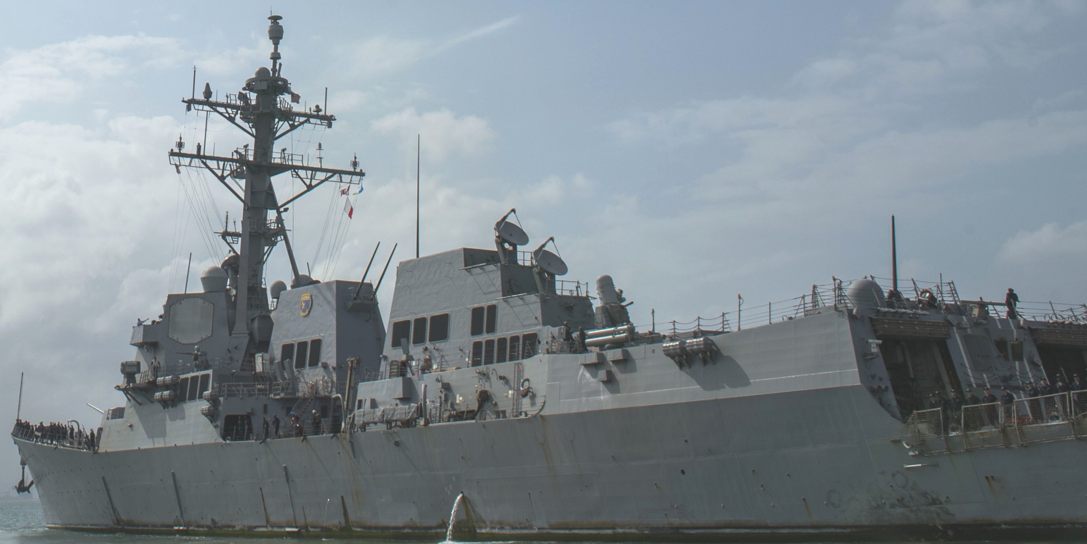 ddg-93 uss chung-hoon arleigh burke class guided missile destroyer djibouti 91