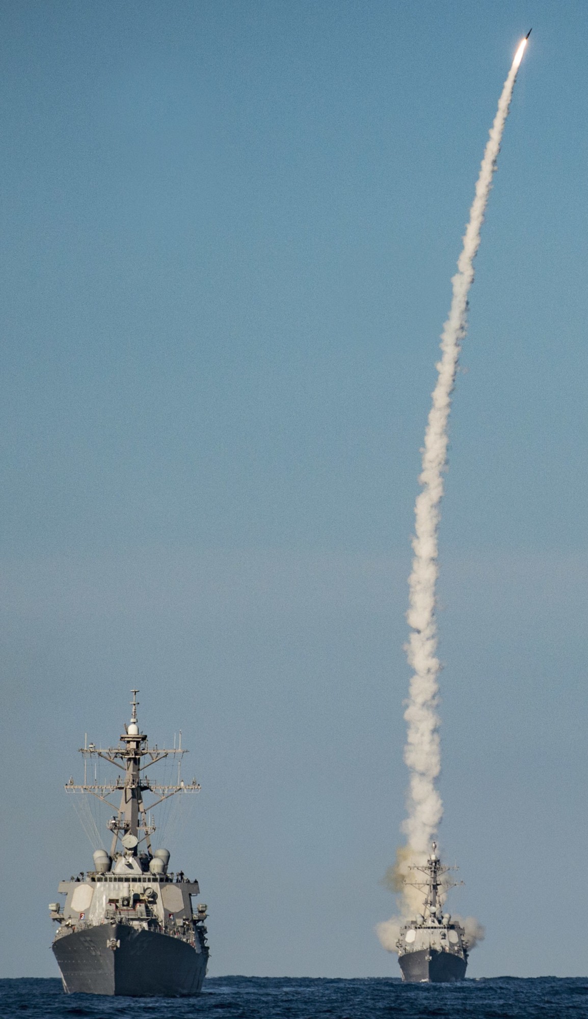 ddg-94 uss nitze arleigh burke class guided missile destroyer standard sm-2mr 40