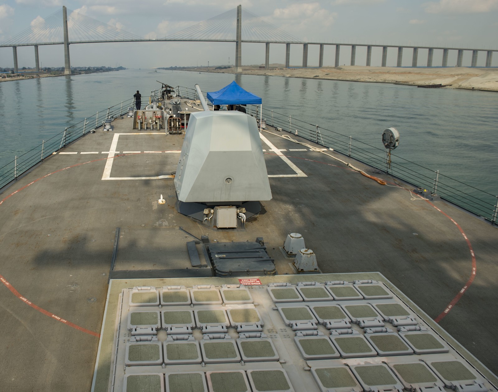 ddg-94 uss nitze arleigh burke class guided missile destroyer suez canal 2016