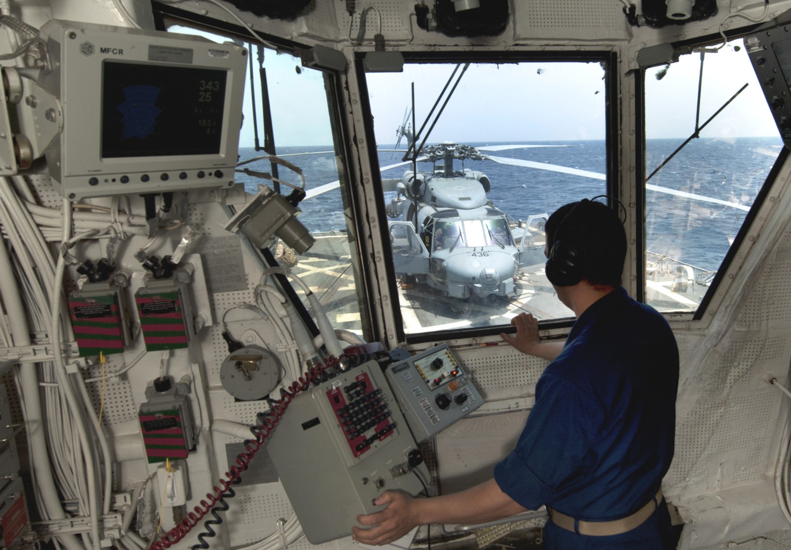 ddg-95 uss james e. williams arleigh burke class guided missile destroyer flight deck control 27