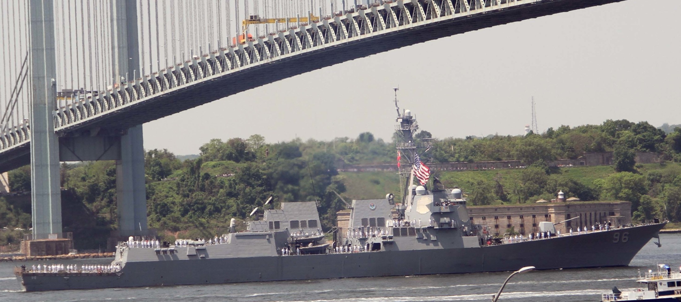 ddg-96 uss bainbridge arleigh burke class guided missile destroyer aegis fleet week new york 2016