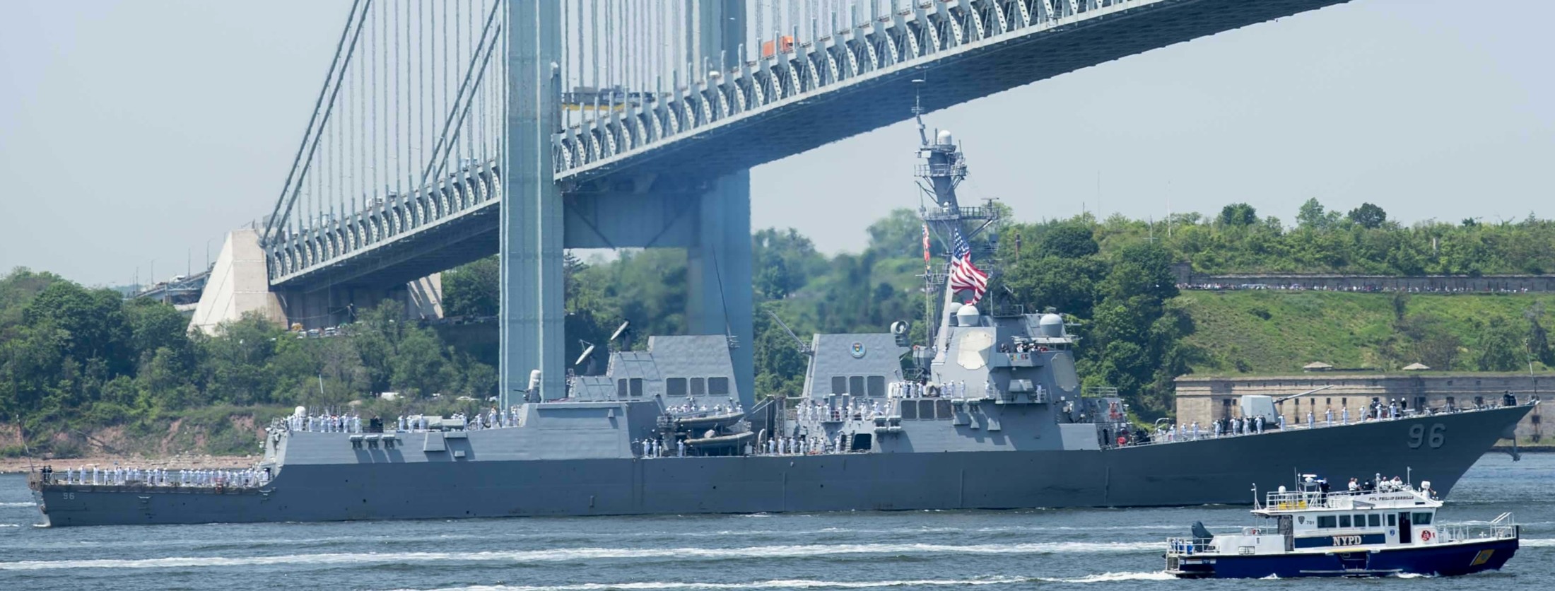 ddg-96 uss bainbridge arleigh burke class guided missile destroyer aegis us navy fleet week new york 32