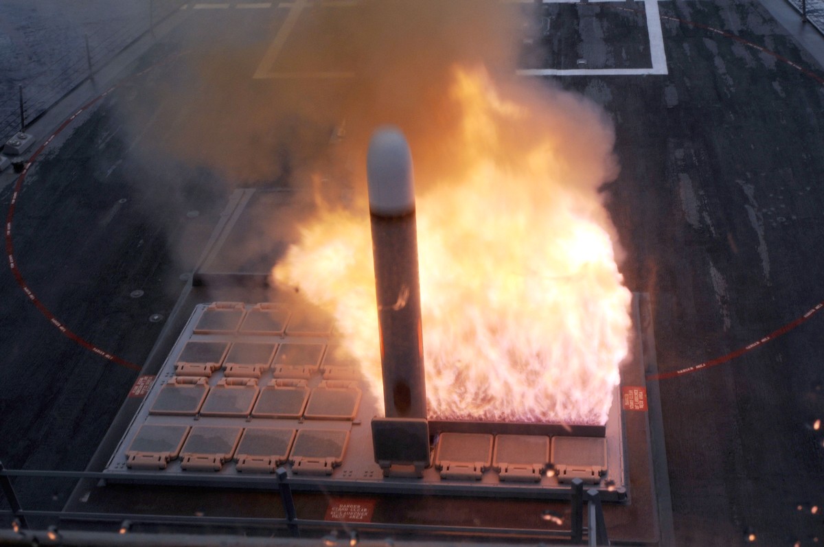 ddg-99 uss farragut arleigh burke class guided missile destroyer aegis us navy bgm-109 tomahawk tlam 03