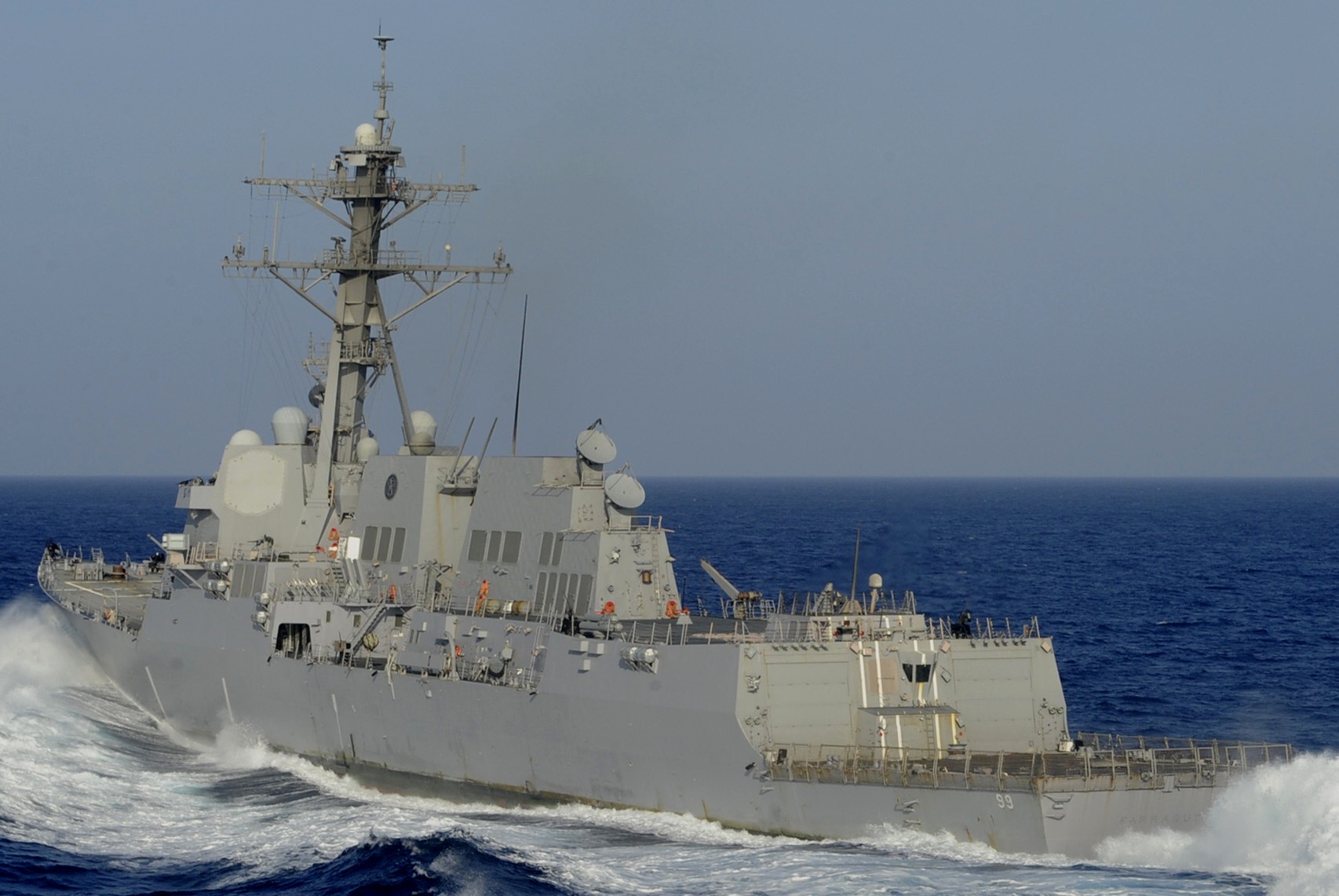 ddg-99 uss farragut arleigh burke class guided missile destroyer aegis us navy gulf of aden 06