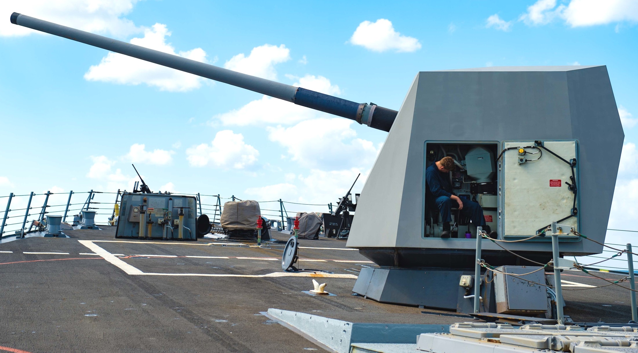 ddg-99 uss farragut arleigh burke class guided missile destroyer aegis us navy mk.45 mod.4 gun 62