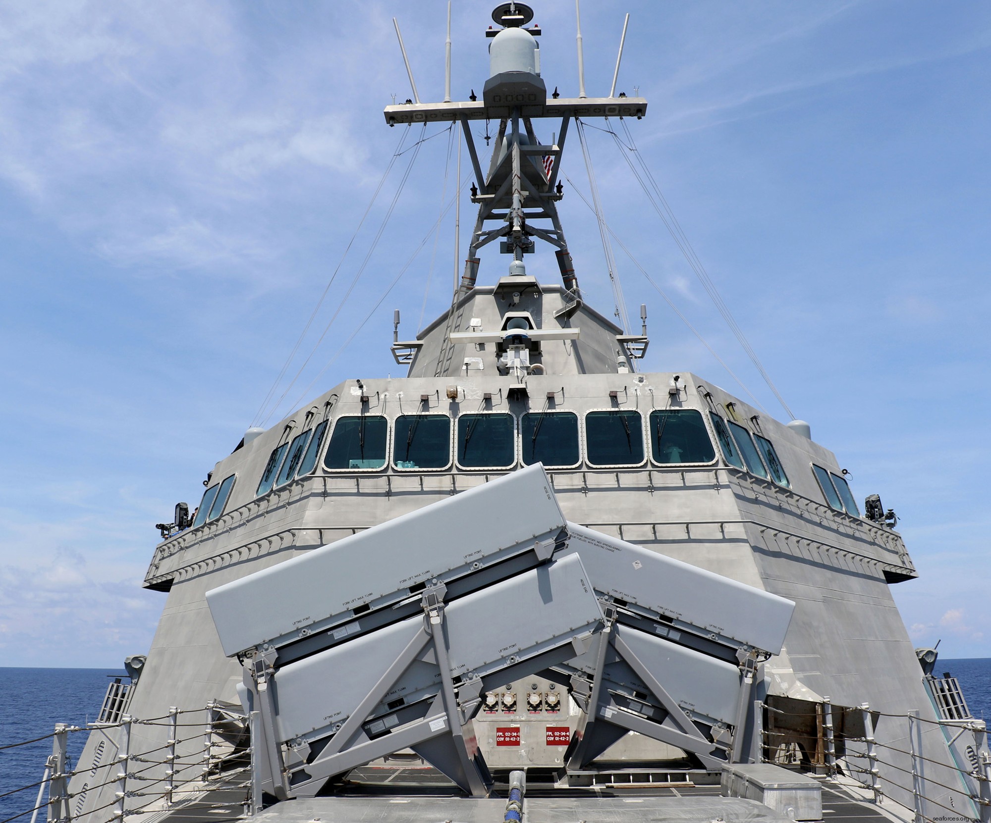 فئة الاستقلال السفينة القتالية الساحلية الولايات المتحدة البحرية austal 36c kongsberg الضربة البحرية صاروخ nsm مربع قاذفة