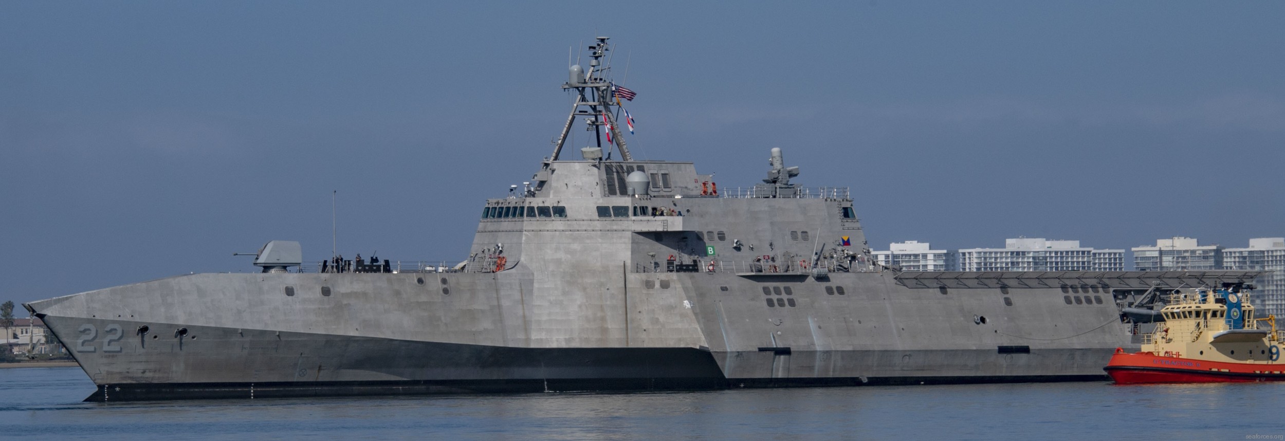 lcs-22 uss kansas city independence class littoral combat ship us navy 05 arriving san diego