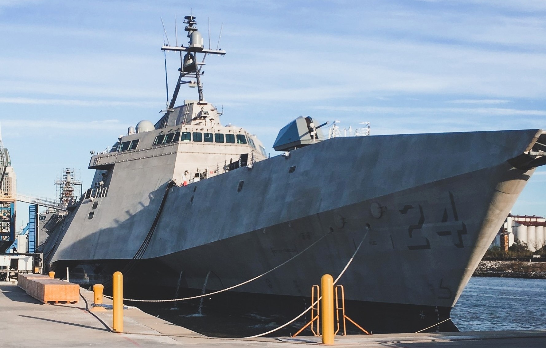 lcs-24 uss oakland independence class littoral combat ship us navy 03