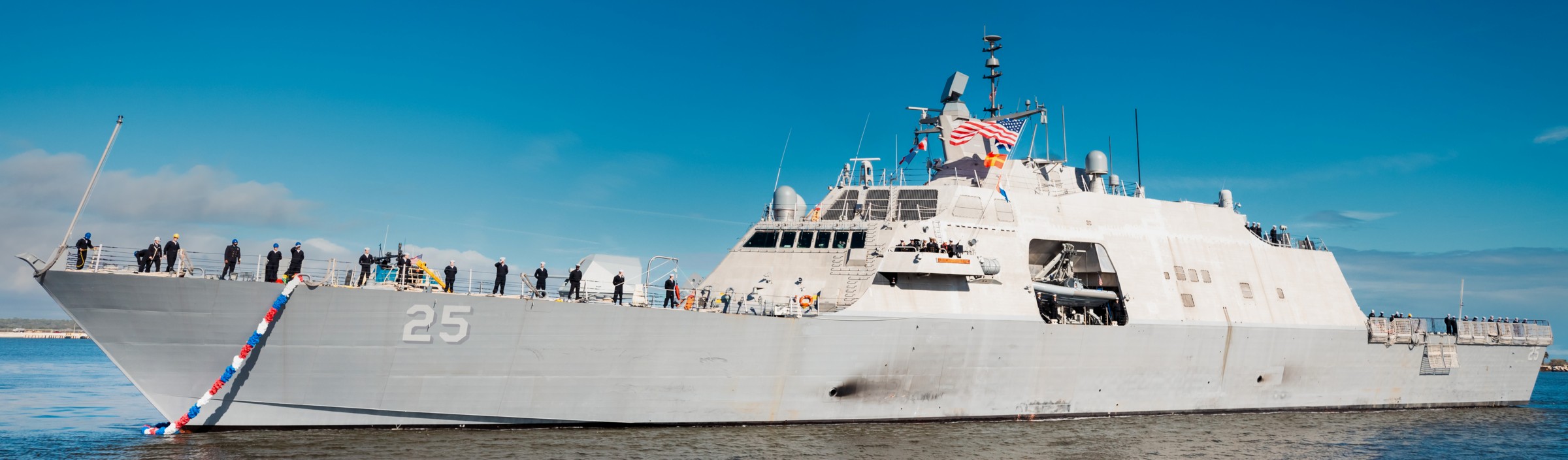 lcs-25 uss marinette freedom class littoral combat ship arriving homeport mayport florida 2023 26