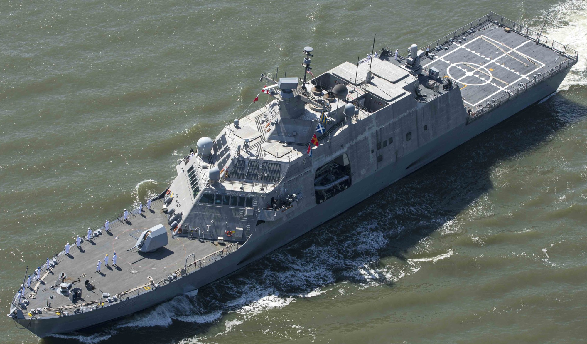 lcs-25 uss marinette freedom class littoral combat ship fleet week new york 27