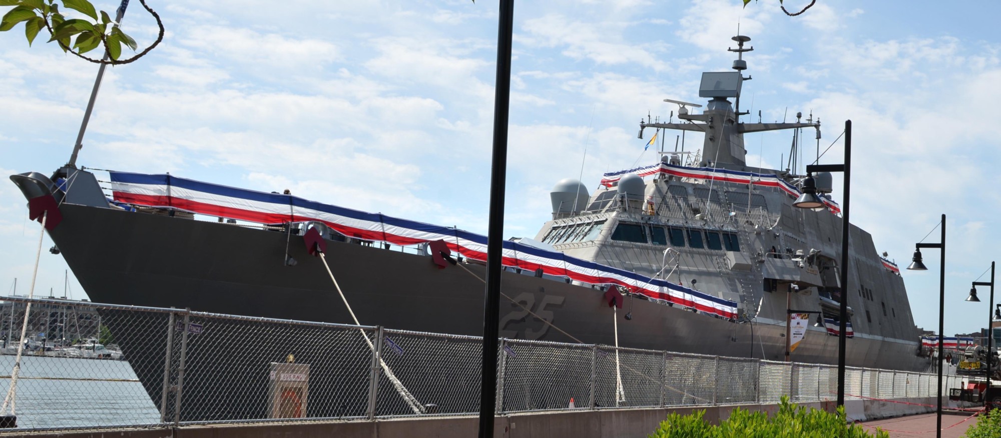 lcs-25 uss marinette freedom class littoral combat ship baltimore maryland fleet week flyover 2024 30