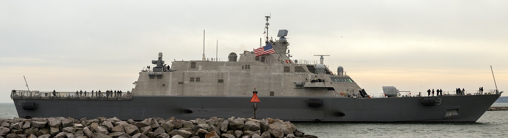 lcs-29 uss beloit freedom class littoral combat ship arriving milwaukee wisconsin 2024 09