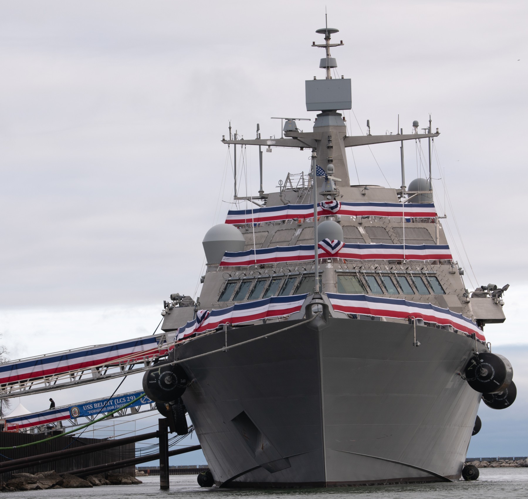 lcs-29 uss beloit freedom class littoral combat ship commissioning milwaukee wisconsin 15