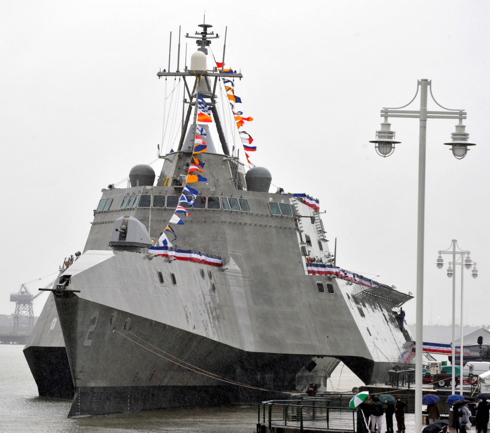 lcs-2 uss independence commissioning ceremony mobile alabama january 2010