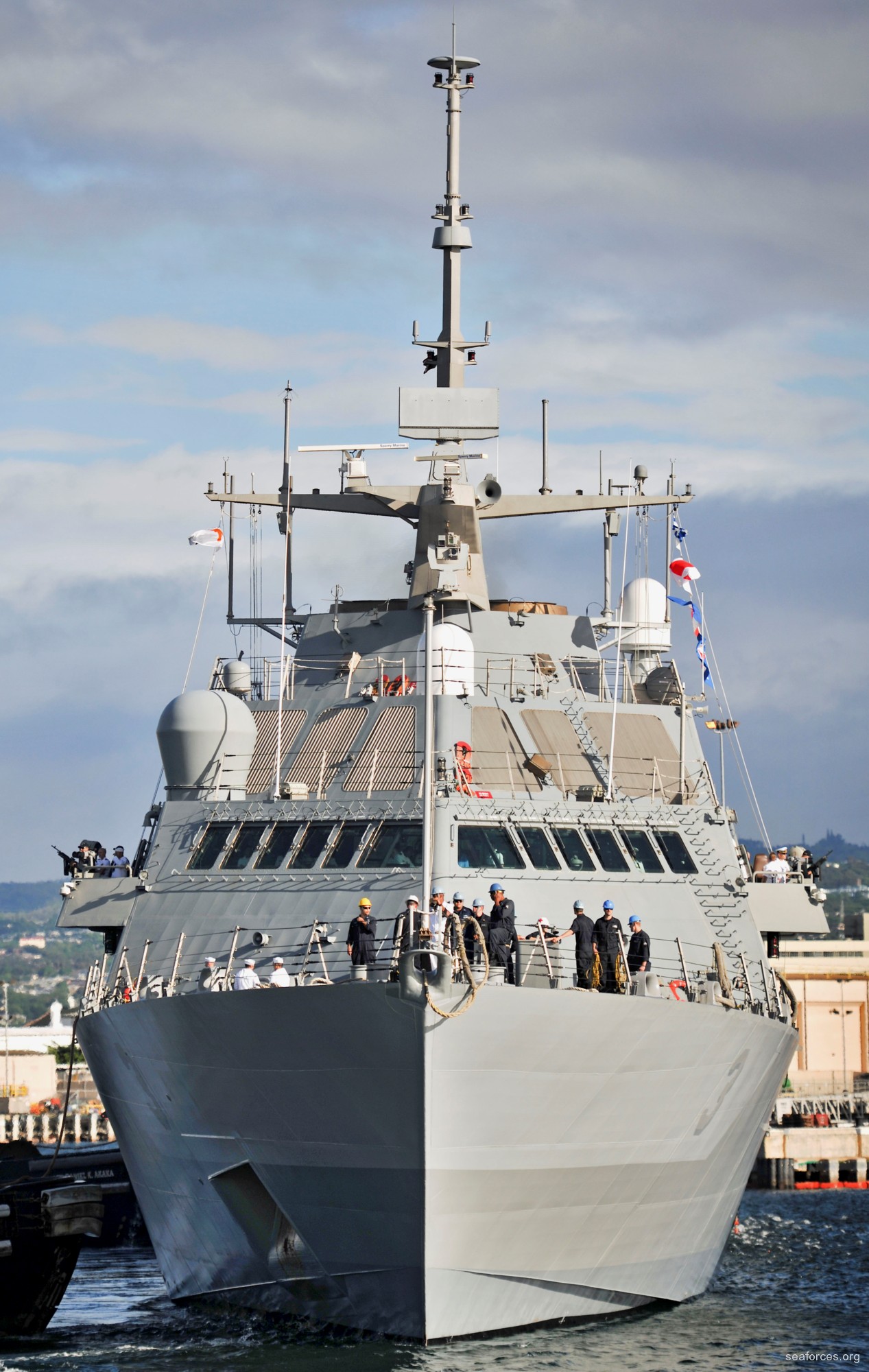 lcs-3 uss fort worth littoral combat ship freedom class us navy 41 joint base pearl harbor hickam hawaii