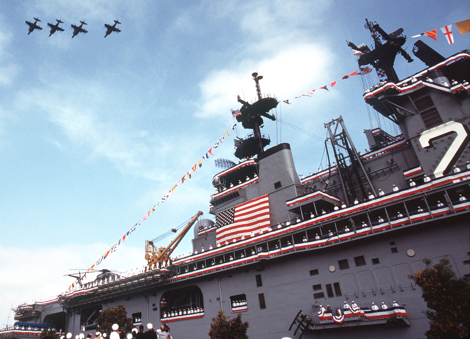 lhd-2 uss essex wasp class amphibious assault ship landing helicopter commissioning ceremony 07