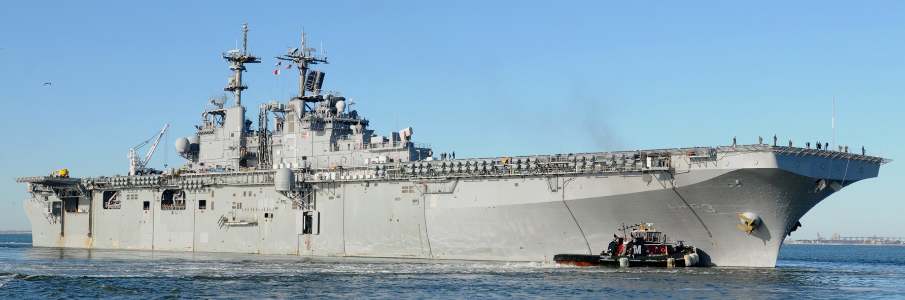 lhd-3 uss kearsarge wasp class amphibious assault ship us navy departing naval station norfolk virginia 86