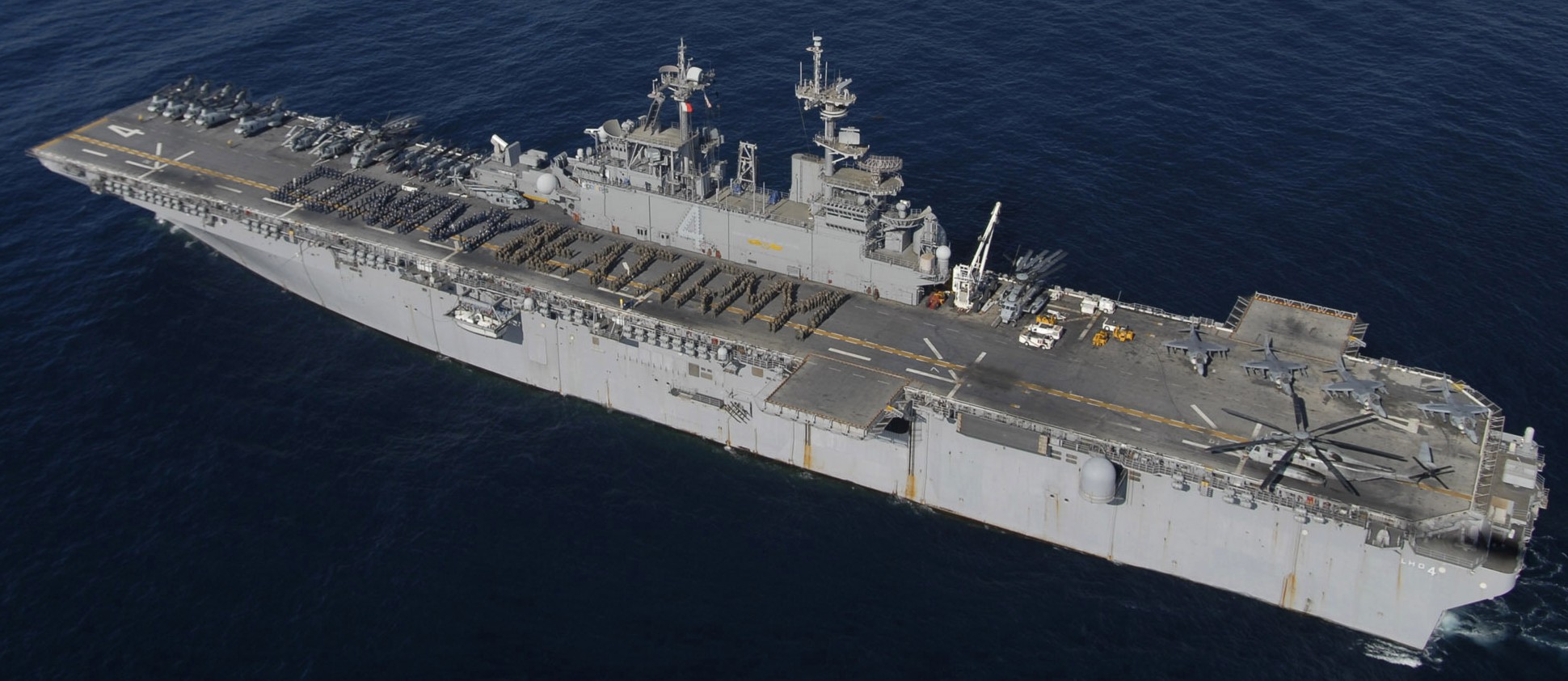 lhd-4 uss boxer wasp class amphibious assault ship dock landing us navy marines hmm-163 35