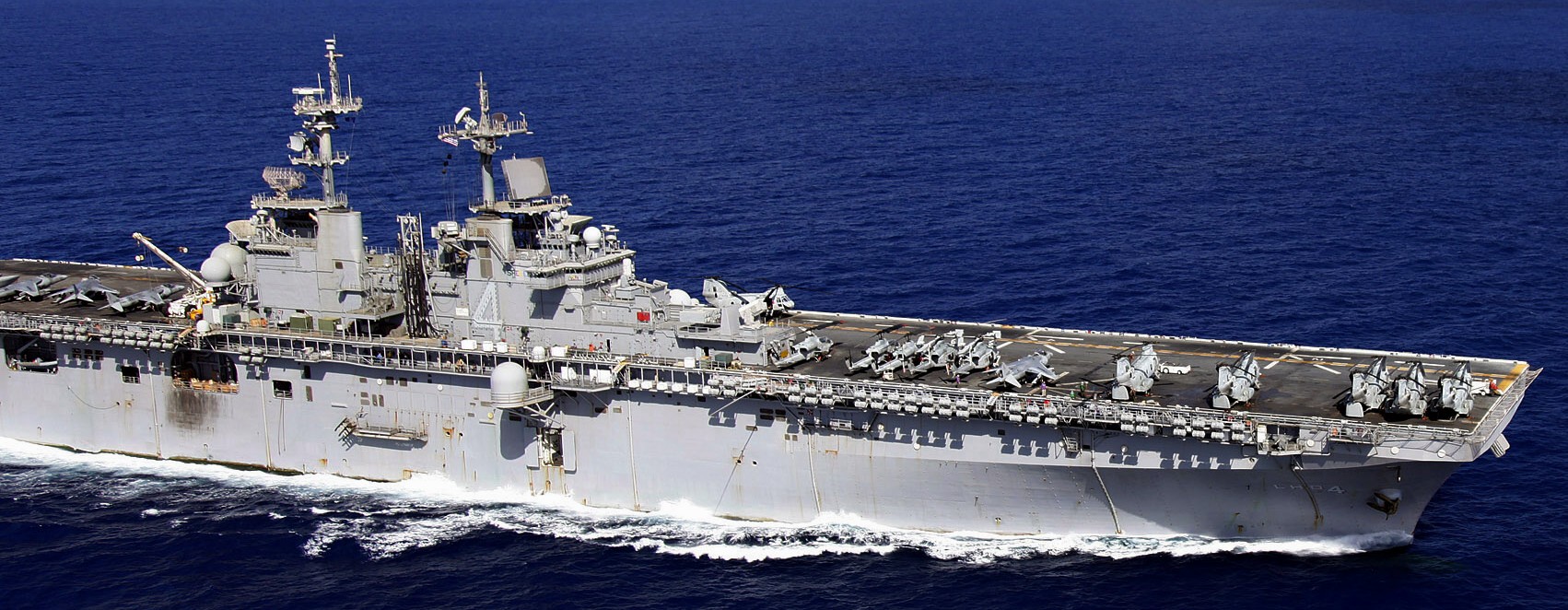 lhd-4 uss boxer wasp class amphibious assault ship dock landing us navy marines hmm-163 indian ocean 38