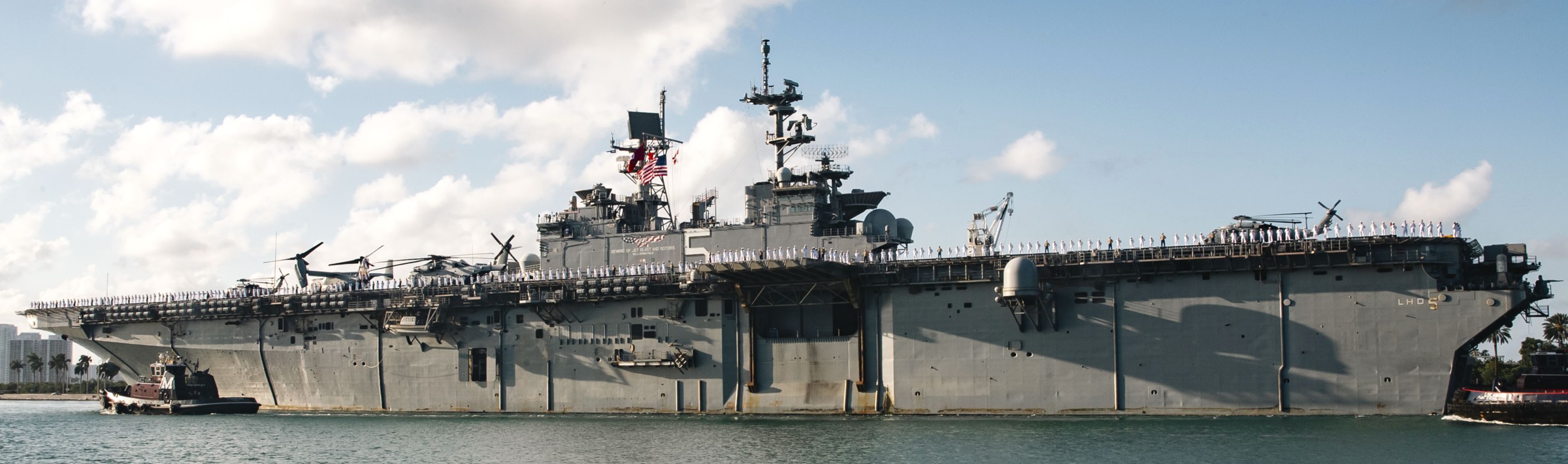 lhd-5 uss bataan wasp class amphibious assault ship dock landing helicopter fleet week miami 2024 218