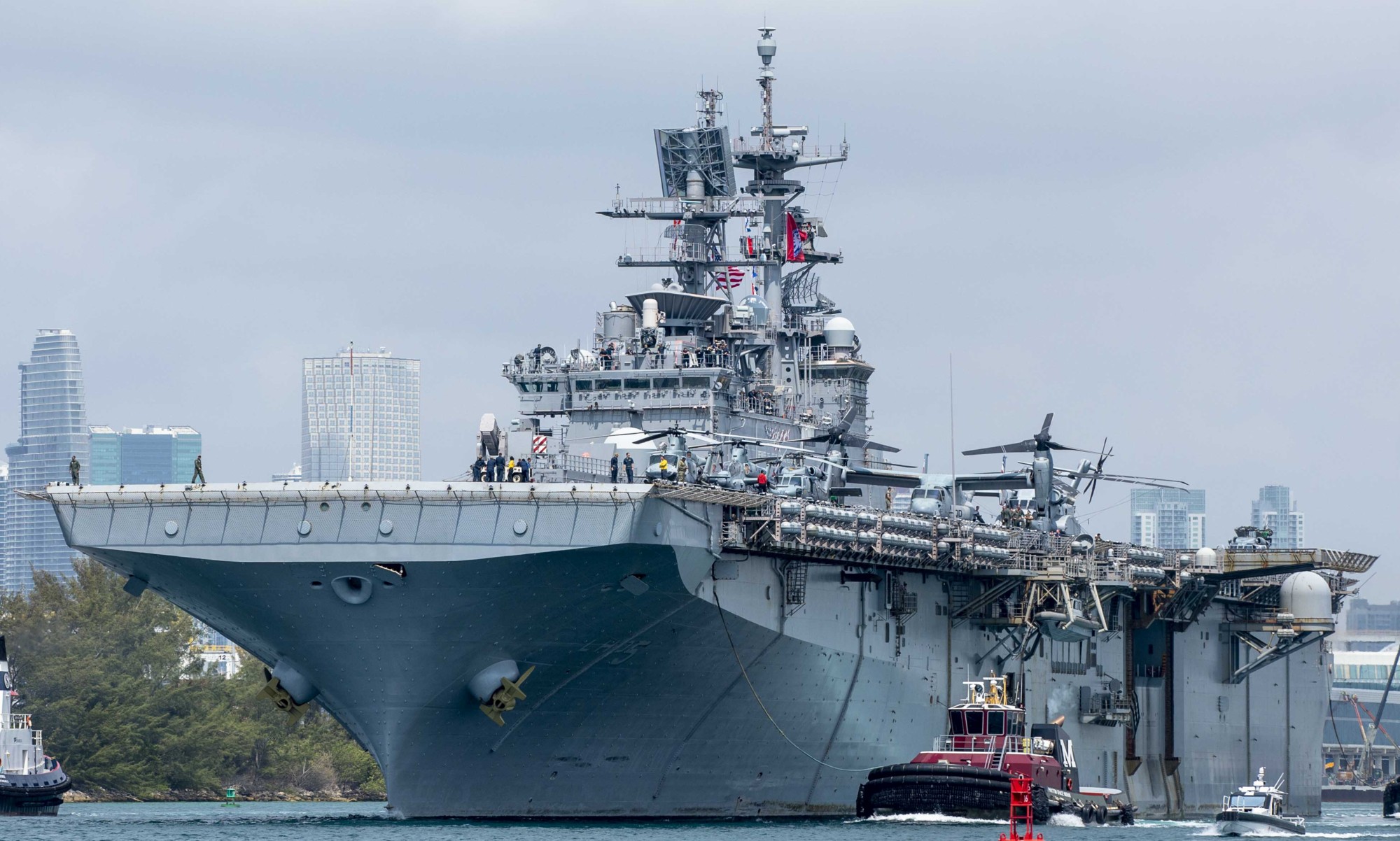 lhd-5 uss bataan wasp class amphibious assault ship dock landing helicopter fleet week miami florida 2024 219