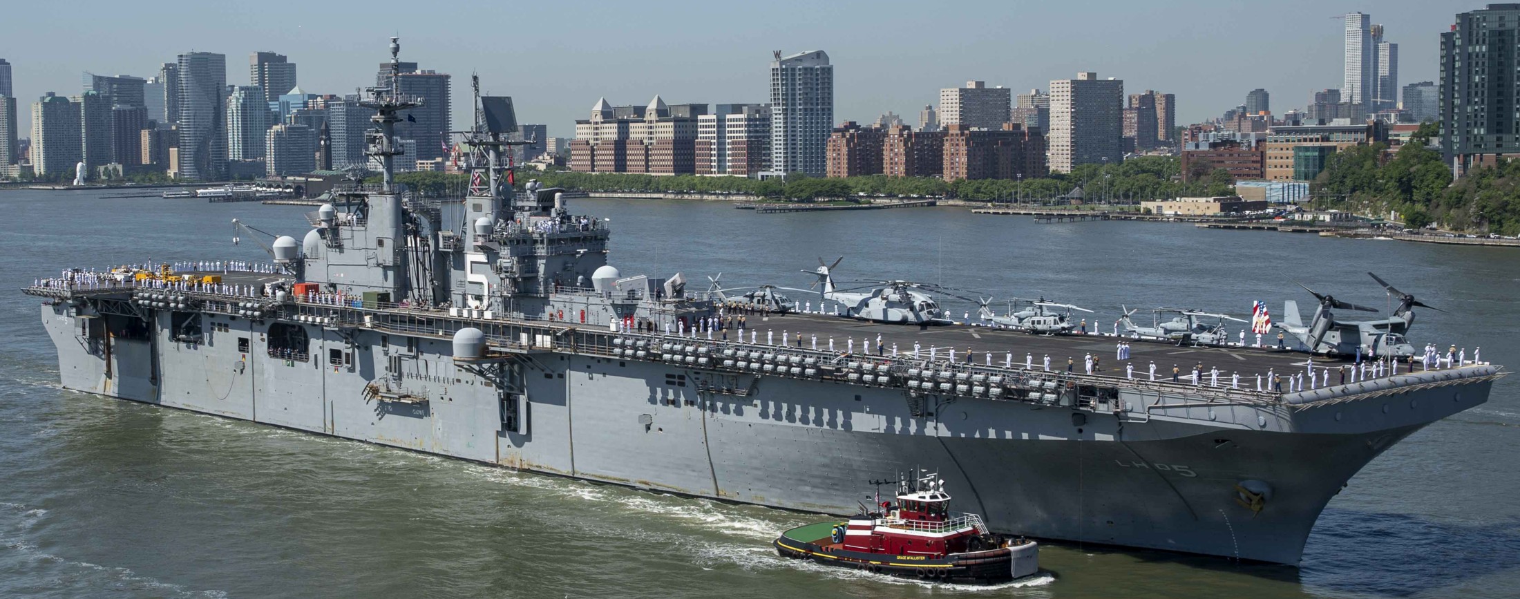 lhd-5 uss bataan wasp class amphibious assault ship dock landing helicopter fleet week new york city 2024 224