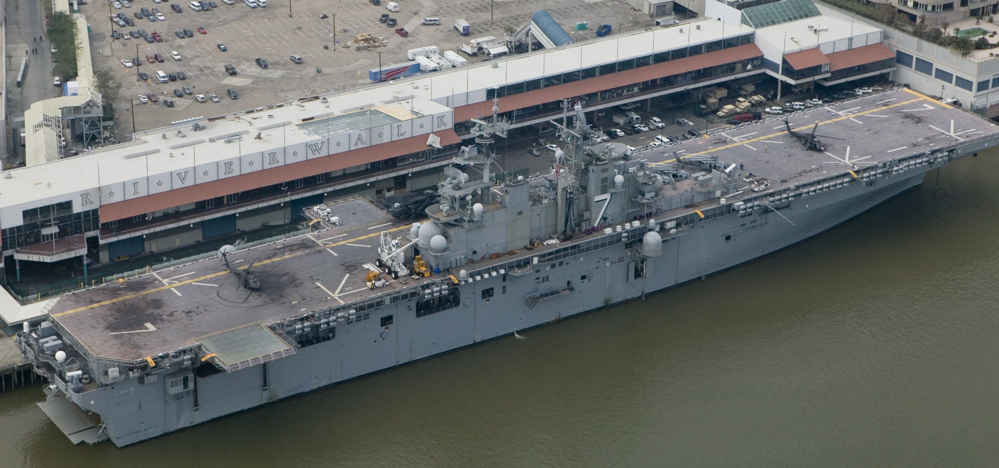 lhd-7 uss iwo jima wasp class amphibious assault ship dock landing helicopter us navy new orleans louisiana 21