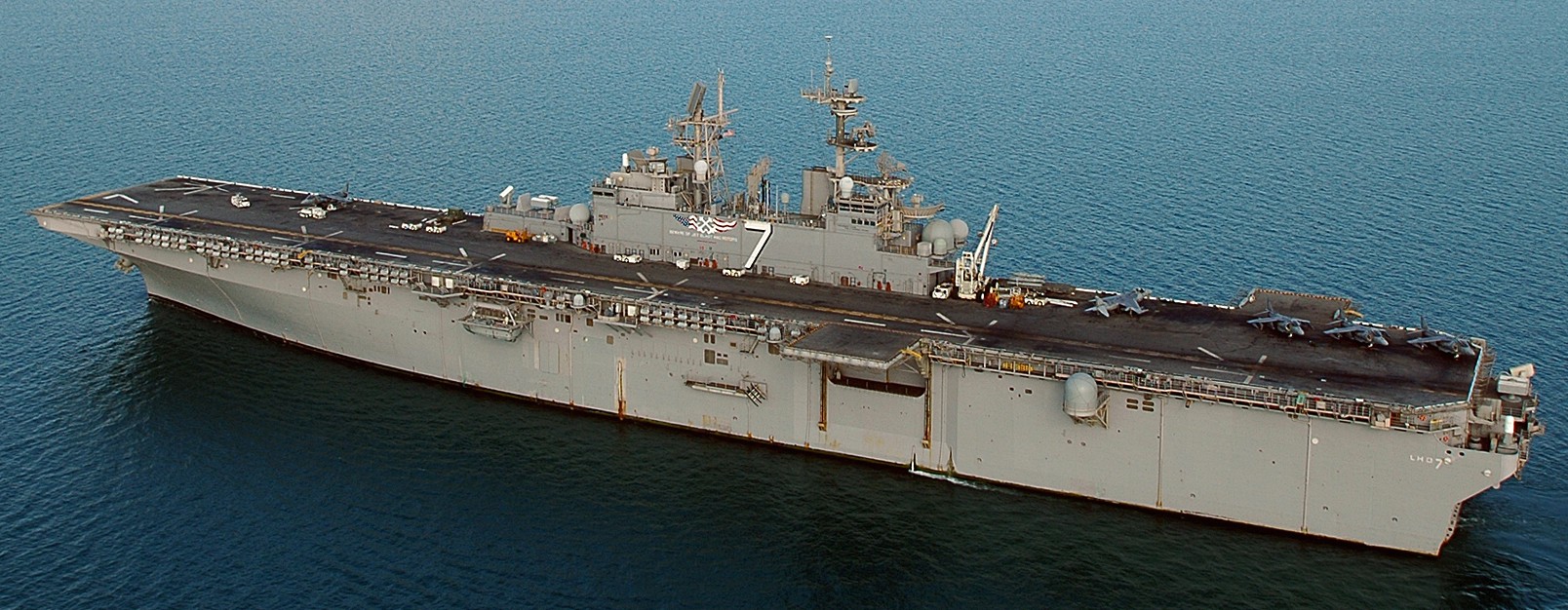 lhd-7 uss iwo jima wasp class amphibious assault ship dock landing helicopter us navy hmm-264 marines 60