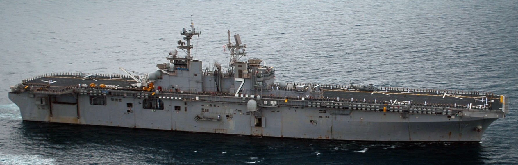 lhd-7 uss iwo jima wasp class amphibious assault ship dock landing helicopter us navy 73