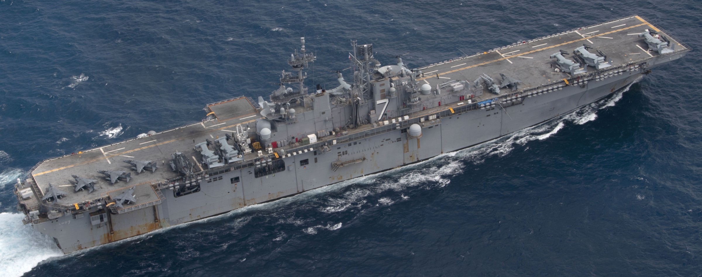 lhd-7 uss iwo jima wasp class amphibious assault ship dock landing helicopter us navy marines vmm-162 rein 192