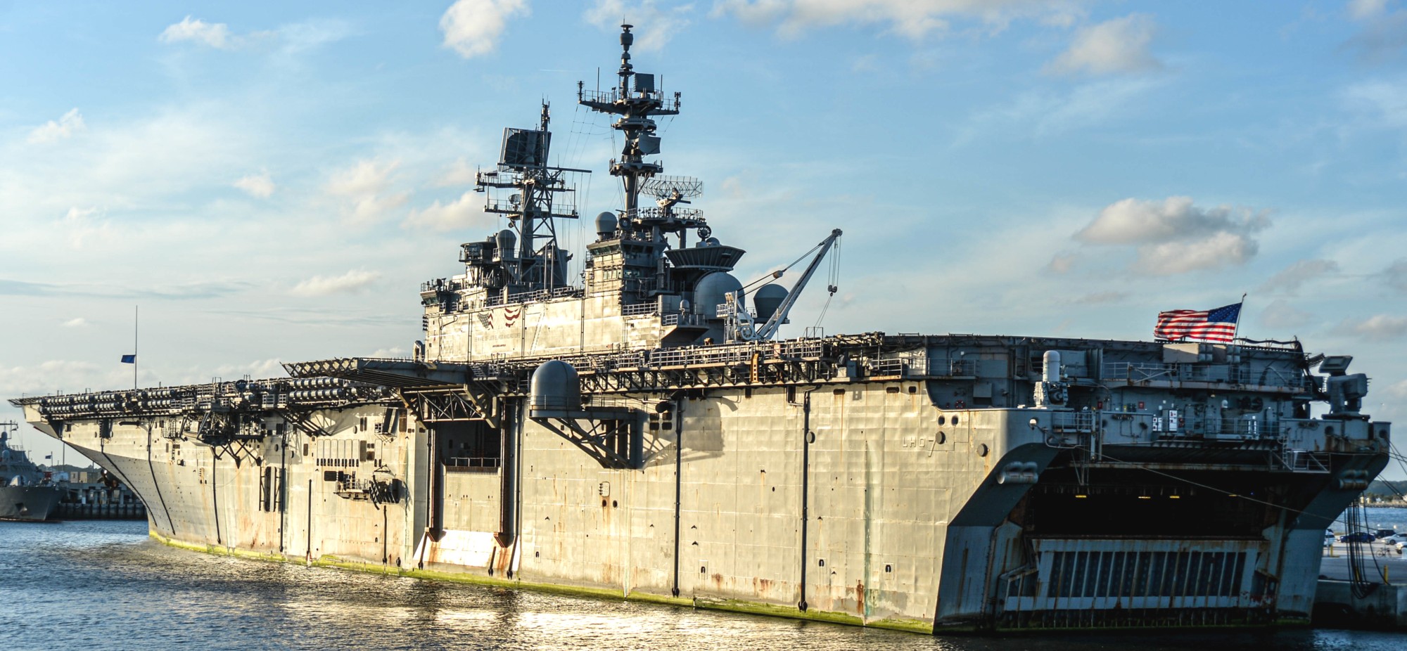 lhd-7 uss iwo jima wasp class amphibious assault ship dock landing helicopter us navy mayport florida 210