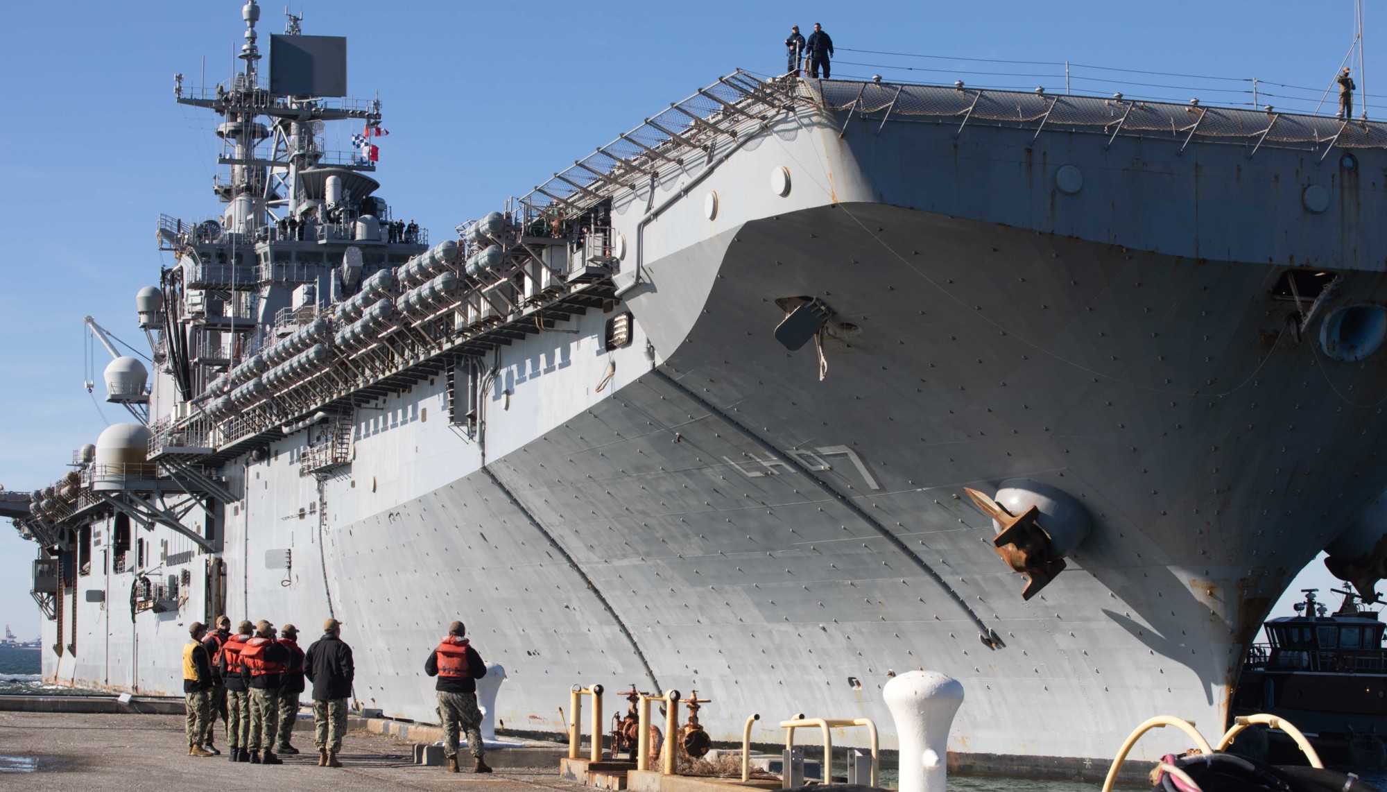 lhd-7 uss iwo jima wasp class amphibious assault ship dock landing helicopter us navy new homeport norfolk virginia 214