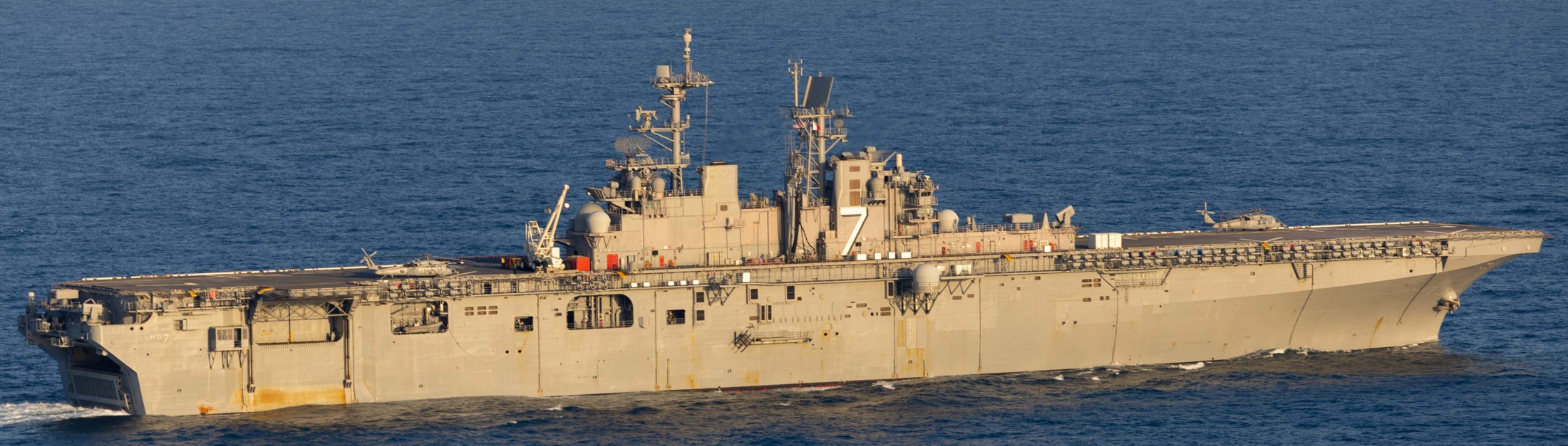 lhd-7 uss iwo jima wasp class amphibious assault ship dock landing helicopter 2025 220